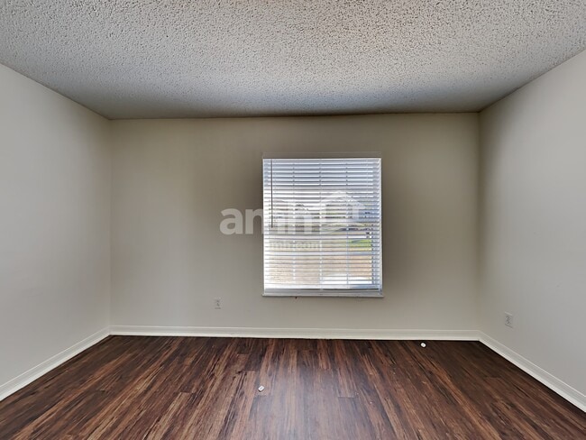 Photo - 581 NW Goldcoast Ave