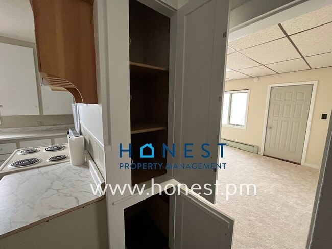 Photo - 8 Lasalle St