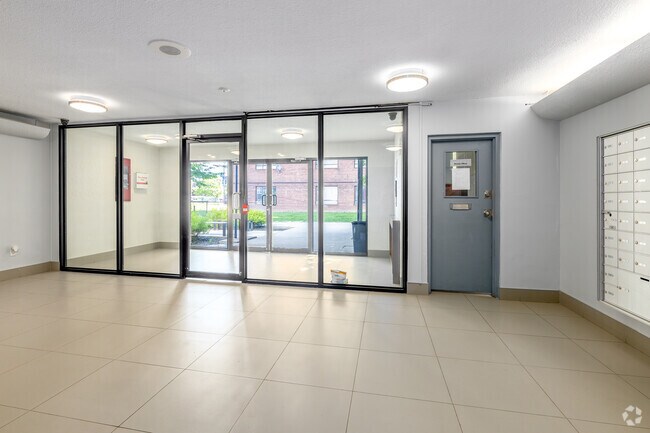 Photo - 3111 Eglinton Ave E