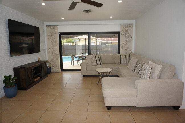 Photo - 9220 SW 56th St