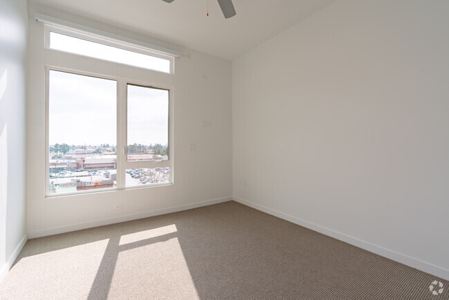 1BR, 1BA - 720SF