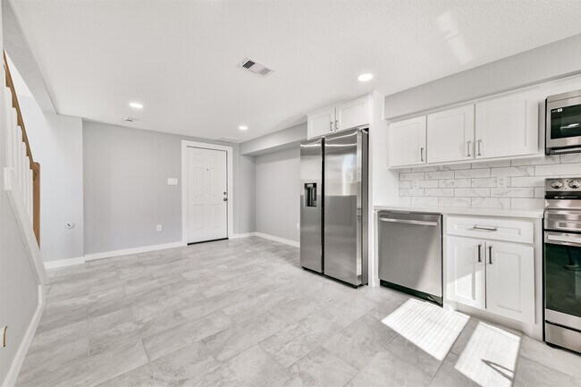 Photo - 4323 Ave N Ursuline St Unit RR