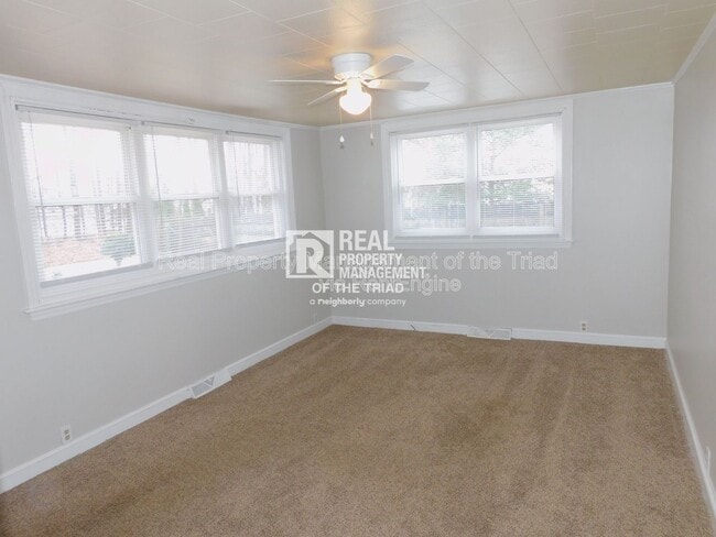 Photo - 3405 Derby Pl