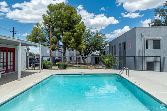 Piscina - Mountain Lakes Apartments