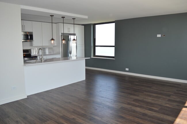 Kitchen - 5100 N Marine Dr Unit 22A