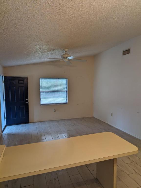 Photo - 452 N Sams Point