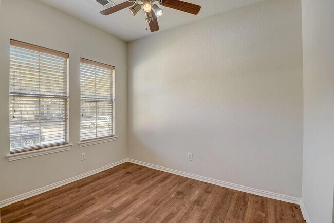 Photo - 328 Regency Dr