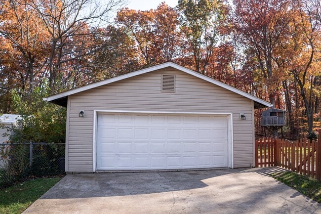 Photo - 13227 Sturbridge Rd