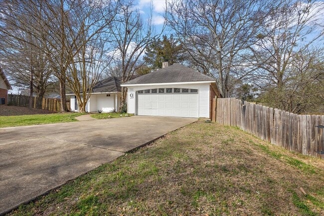 Photo - 322 Crestview Dr