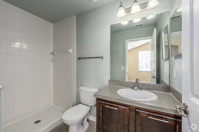 4x4 Townhouse 4BR, 4BA - 1,772SF - Bathroom 1