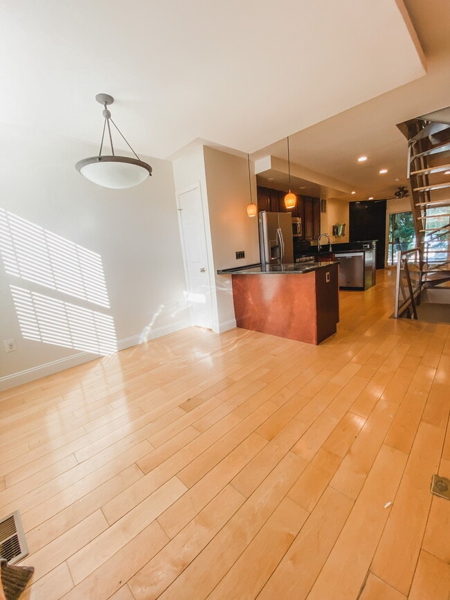 Photo - 1413 Anchor St