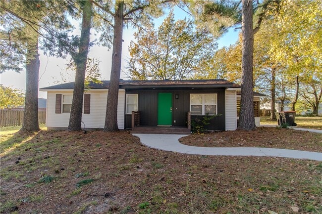 Building Photo - 1760 Pine Woods Rd