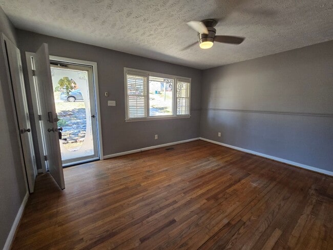 Photo - 733 Ashburton Dr