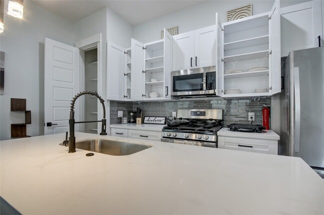Photo - 9305 Tower St