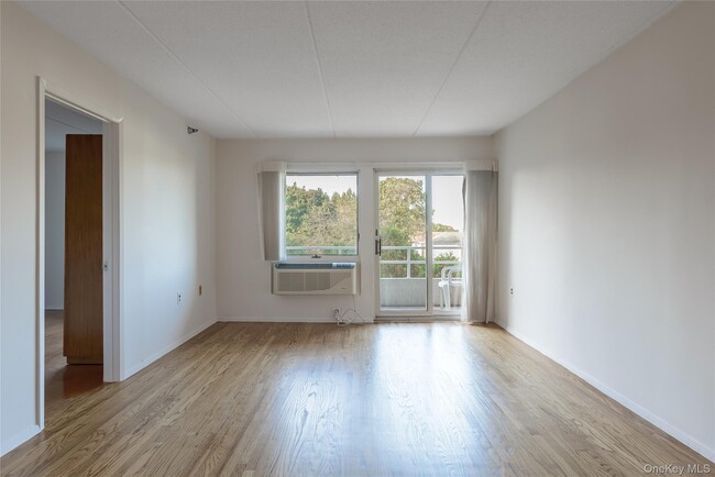Photo - 205 Mineola Blvd Unit 3G