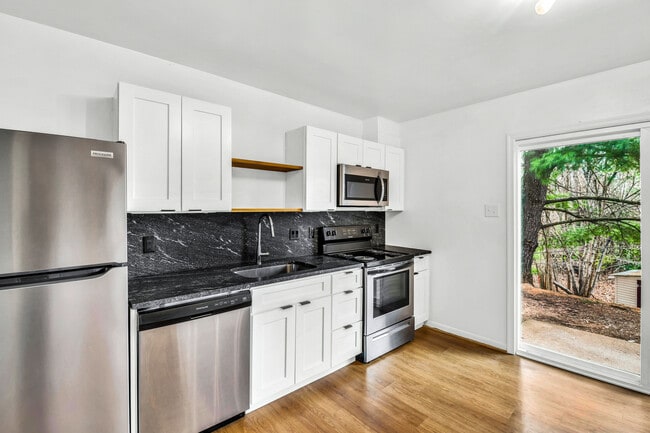 Building Photo - 1832 Charles Ct Rental