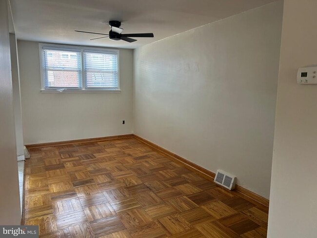 Photo - 1538 Curtin St