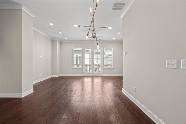 Photo - 545 Mirrormont Dr