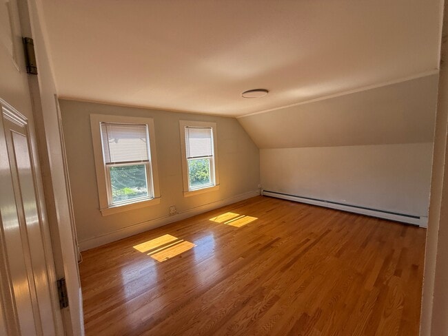 Building Photo - 106 Haskell St Unit 2