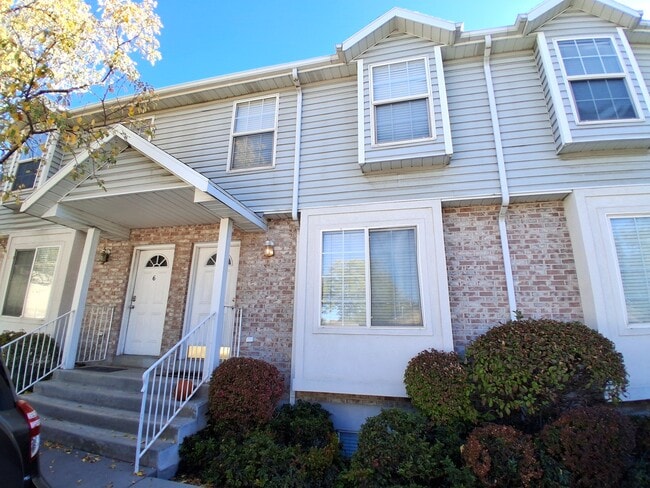 Building Photo - 879 E 350 N