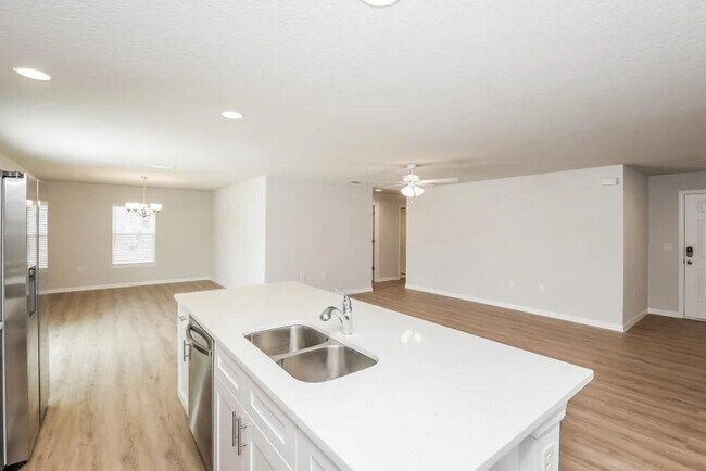 Photo - 474 Gallagher St SW