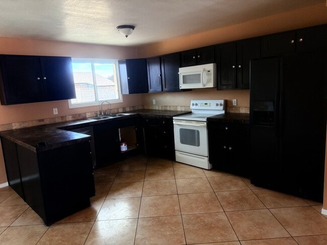 Building Photo - 7955 W Fairmount Ave