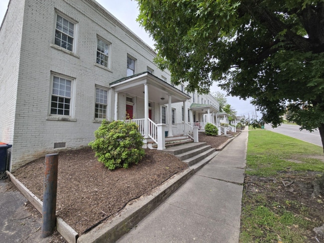 Photo - 302 E Wythe St