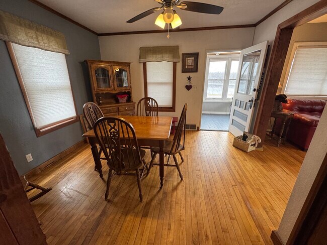 Photo - 1215 W Conant St