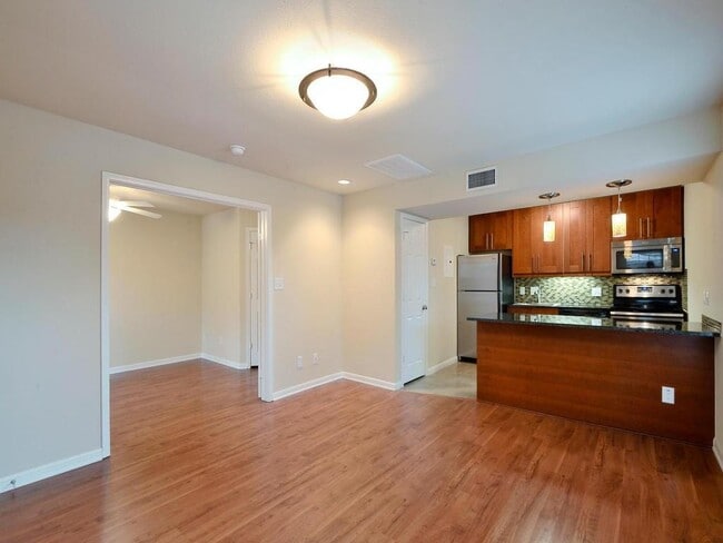 Photo - 7685 Northcross Dr Unit 906