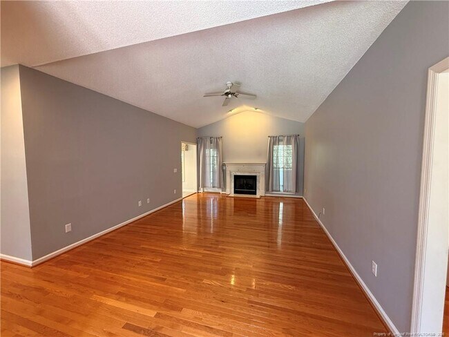 Photo - 995 Greenbriar Dr