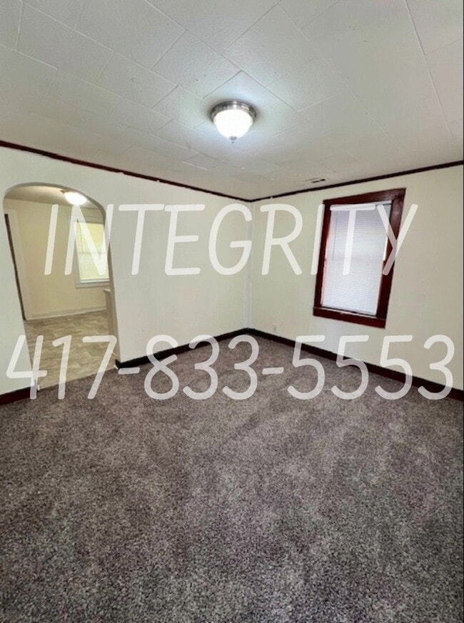 Photo - 1631 E. 8th; Springfield - HOUSE - THREE Bed; One Bath, Fenced Yard, Carport, Covered Patio