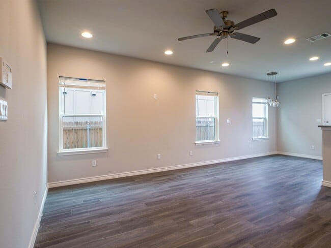 Photo - 222 Peruna Dr