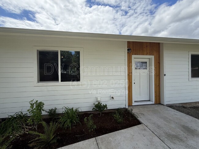 Building Photo - 1246 Hughes St