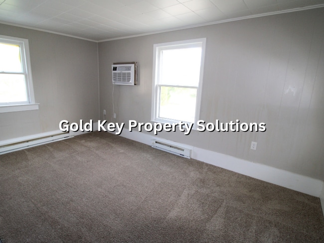 Building Photo - 919 E 6th St Unit 919 E 6th St Apt 2