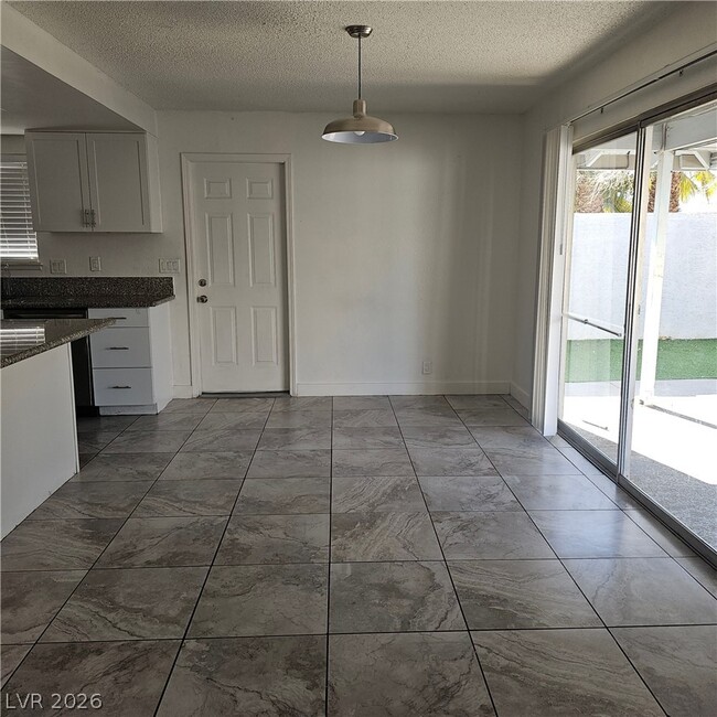 Building Photo - 213 Orchid Dr