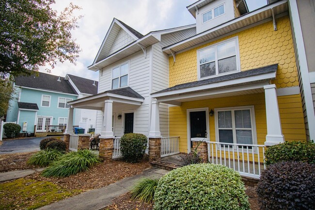 Building Photo - 2 Bedroom, 2.5 Bath Available in Hampton F... Rental