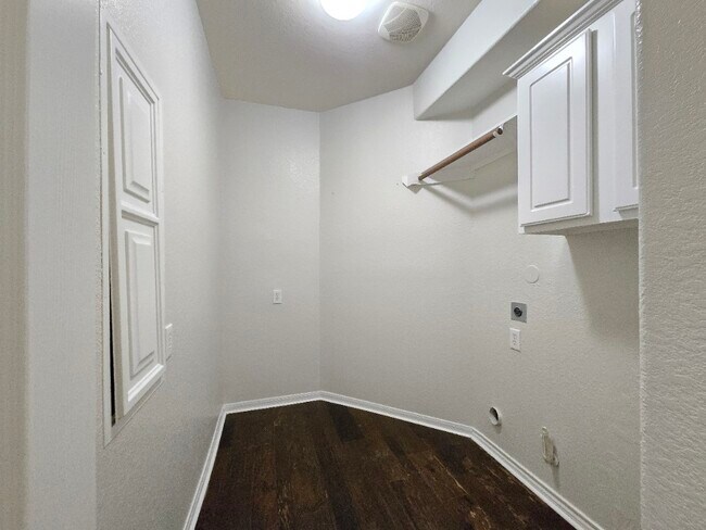 Building Photo - 18631 Mosshill Estates Ln