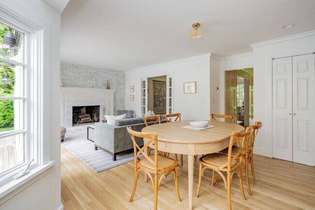 Photo - 49 W Gate Rd