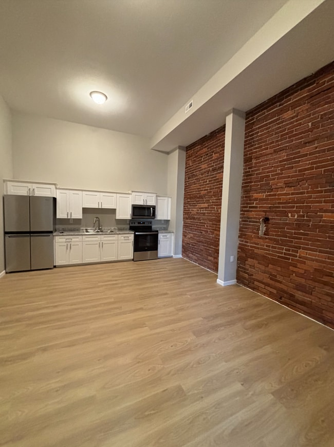 Building Photo - 712 12th St Unit 1