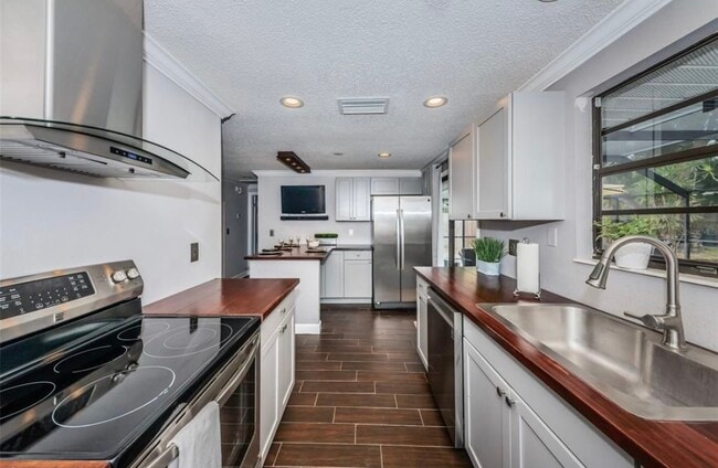 Photo - 9383 86th Ave