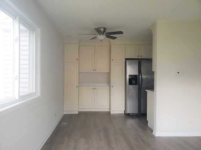 Photo - 811 Cambridge Pl