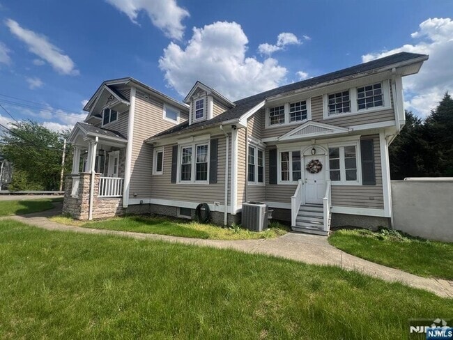 Building Photo - 605 Piermont Ave Unit B Rental