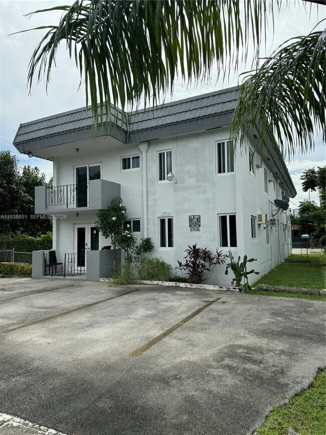 Photo - 1861 NW 19th St Unit 4