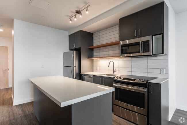 2BR, 2BA - 923 SF - Couch9