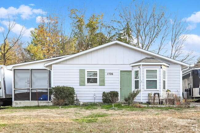 Building Photo - 1706 Chenault Dr Rental