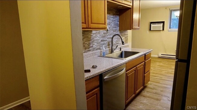 Photo - 555 Village Blvd N