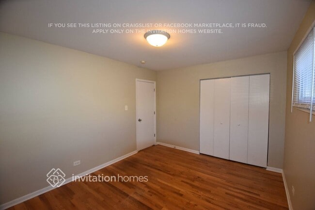 Photo - 724 W James St