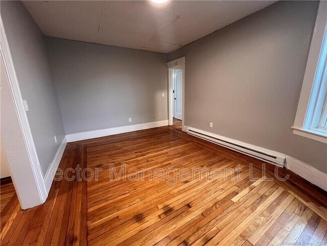 Photo - 1476 Chapel St