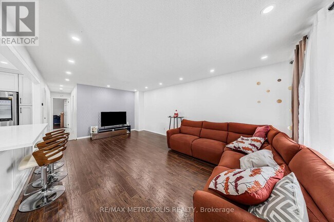 Photo - 897 Liverpool Rd