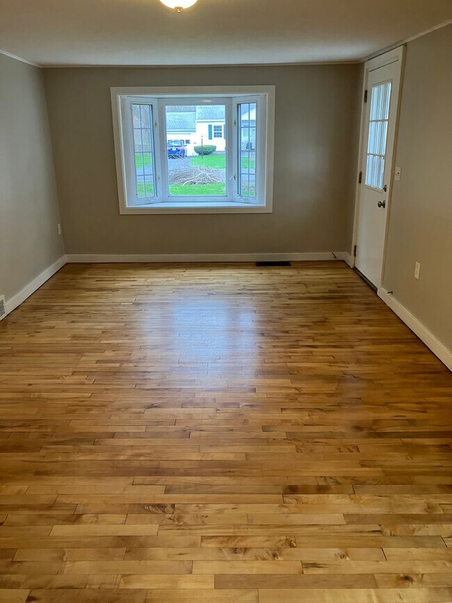 Photo - Updated Kitchen 3-4 bed ranch Mattydale